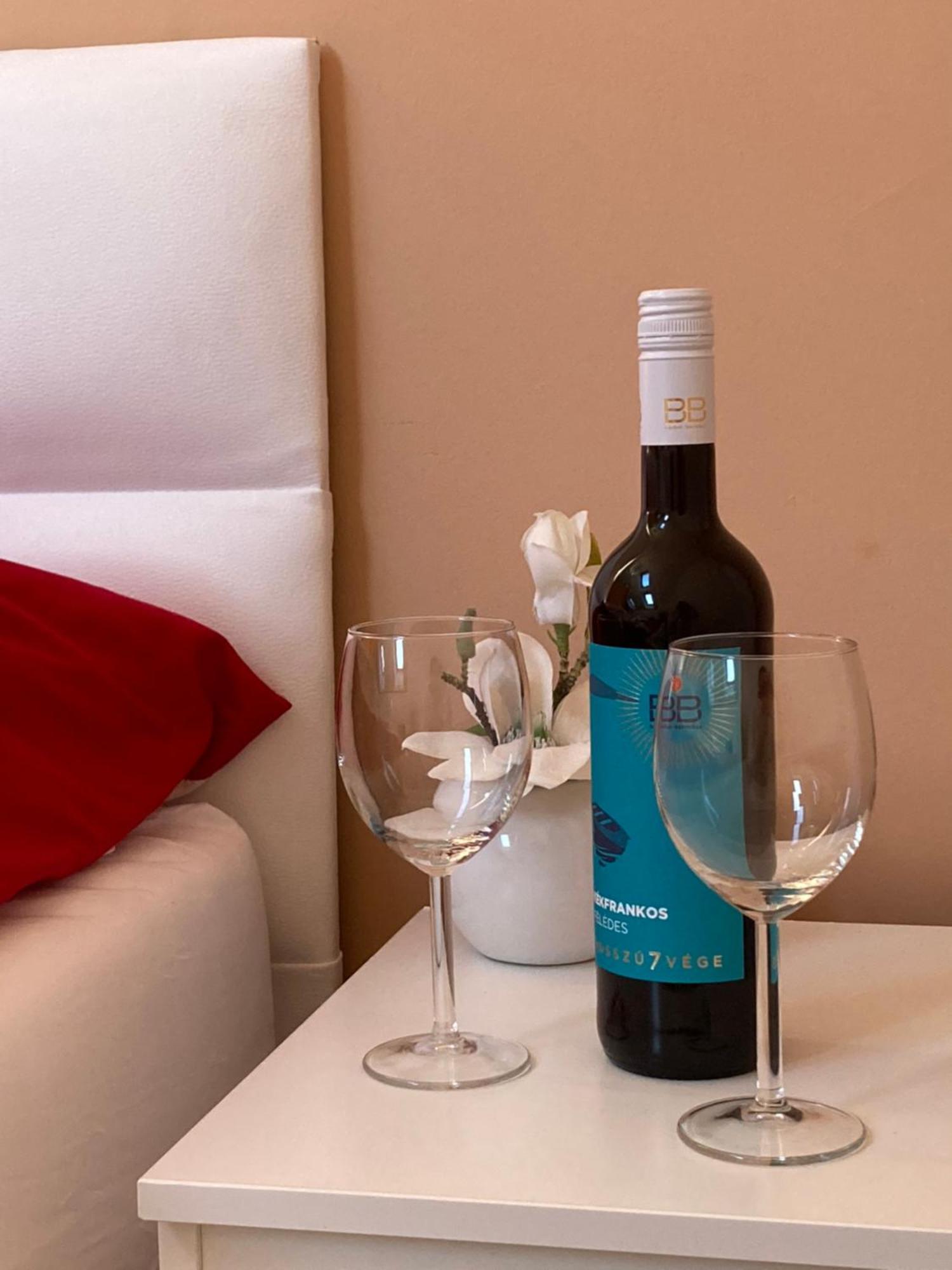 Esztergom Apartman Exteriör bild